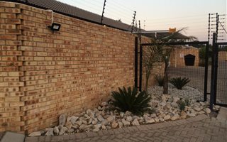 3 Bedroom Townhouse in Cloverdene