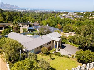 4 Bed House in Parel Vallei