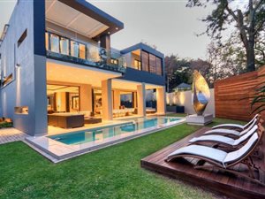 5 Bed House in Bryanston