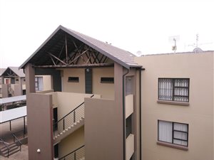 2 Bed Apartment in Ruimsig