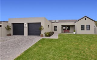 3 Bedroom House in Somerset Country Estate