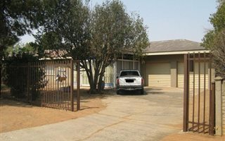 3 Bedroom House in Wilgehof