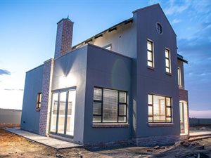 3 Bed Townhouse in Woodland Hills