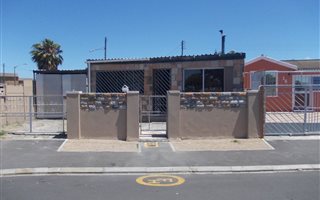 3 Bedroom House in Manenberg