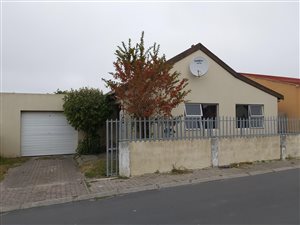 3 Bed House in Malibu Village