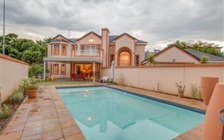 4 Bedroom House in Silver Lakes Golf Estate