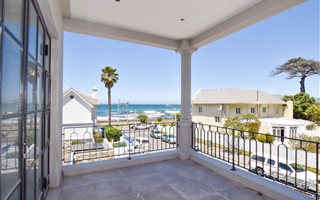 3 Bedroom Apartment in Kalk Bay