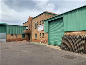 821 m² Industrial space in Gateway Industrial Park