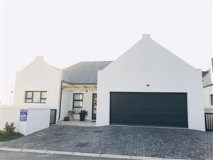 3 Bedroom House in Sandbaai