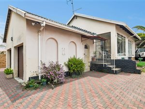 3 Bed House in Roodepoort North