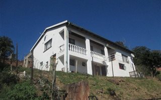 6 Bedroom House in Umhlatuzana