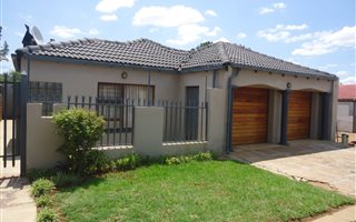 3 Bedroom House in Nellmapius