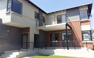 3 Bedroom Cluster in Honeydew Manor