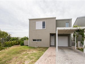 3 Bed Townhouse in Somerset Lakes