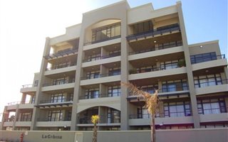 2 Bedroom Apartment in Bloubergrant