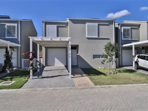 3 Bed Townhouse in Somerset Lakes