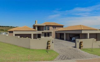 4 Bedroom House in Bankenveld