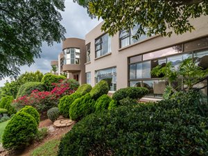 4 Bed House in Roodepoort Central