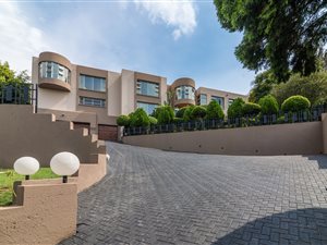 4 Bed House in Roodepoort Central