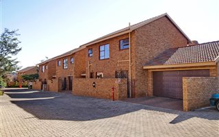 4 Bedroom Cluster in Ruimsig