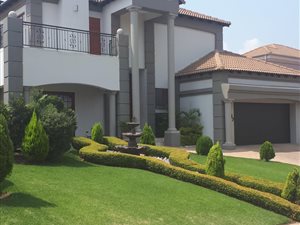 4 Bed House in Blue Valley Golf Estate