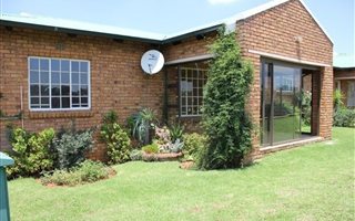 2 Bedroom Townhouse in Sunair Park