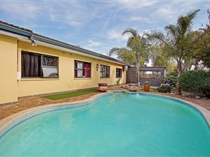 7 Bed House in Amandelrug