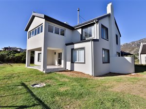 6 Bed House in Pringle Bay