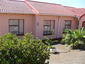 3 Bedroom House in Phakamisa