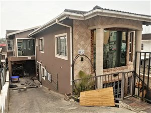 5 Bed House in Westcliff