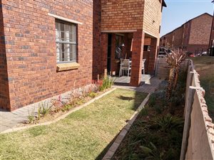 2 Bed Apartment in Olifantsvlei