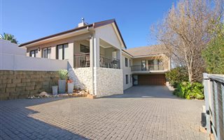4 Bedroom House in Kanonberg