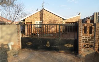 3 Bedroom House in Vosloorus