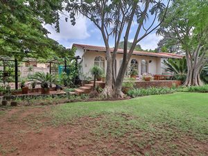 4 Bed House in Heuweloord