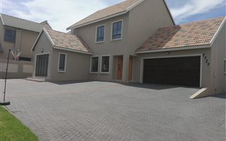 3 Bedroom House in Brooklands