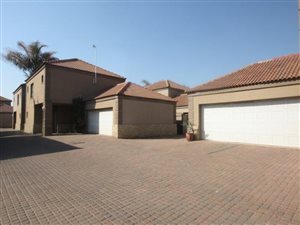 3 Bed Duplex in Mantevrede