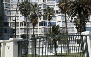 2 Bedroom Flat in Strand South