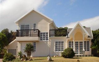 5 Bedroom House in Glentana
