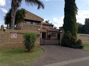 4 Bed Cluster in Meyersdal