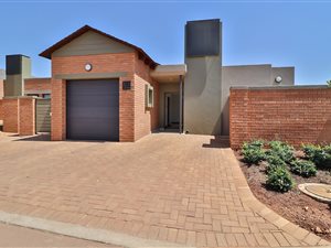 2 Bed Simplex in Retire at Midstream
