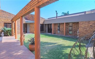 6 Bedroom House in Beyers Park