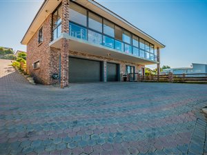 3 Bed House in Dana Bay