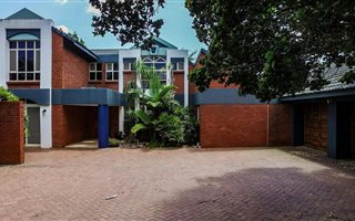 4 Bedroom House in Meerensee
