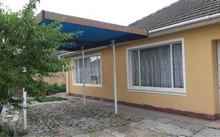 5 Bedroom House in Belmont Park