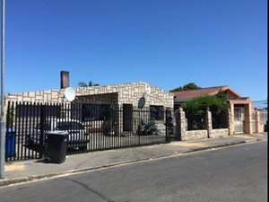 10 Bed House in Glenlily