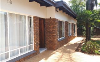 3 Bedroom House in Elarduspark