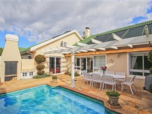 3 Bed House in Dennegeur