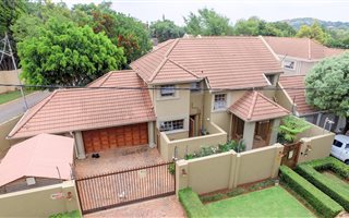 3 Bedroom House in Menlo Park