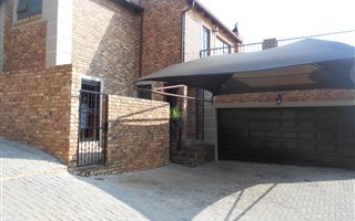 4 Bedroom Cluster in Meyersdal