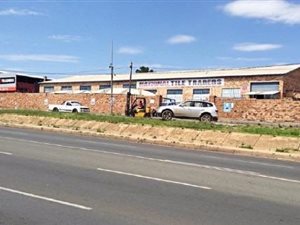 1300 m² Commercial space in Roodepoort Central